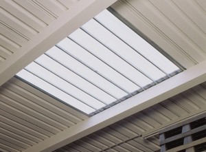 Lichtfeld im Dach aus 16 mm dicke Doppelstegplatten aus Polycarbonat